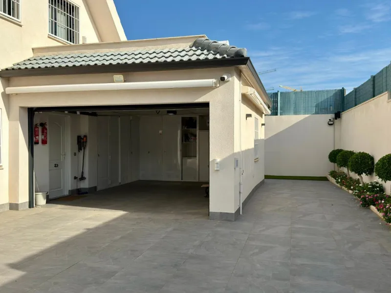 Chalet independiente con piscina privada y gran parcela
