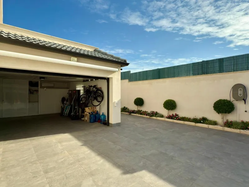 Chalet independiente con piscina privada y gran parcela