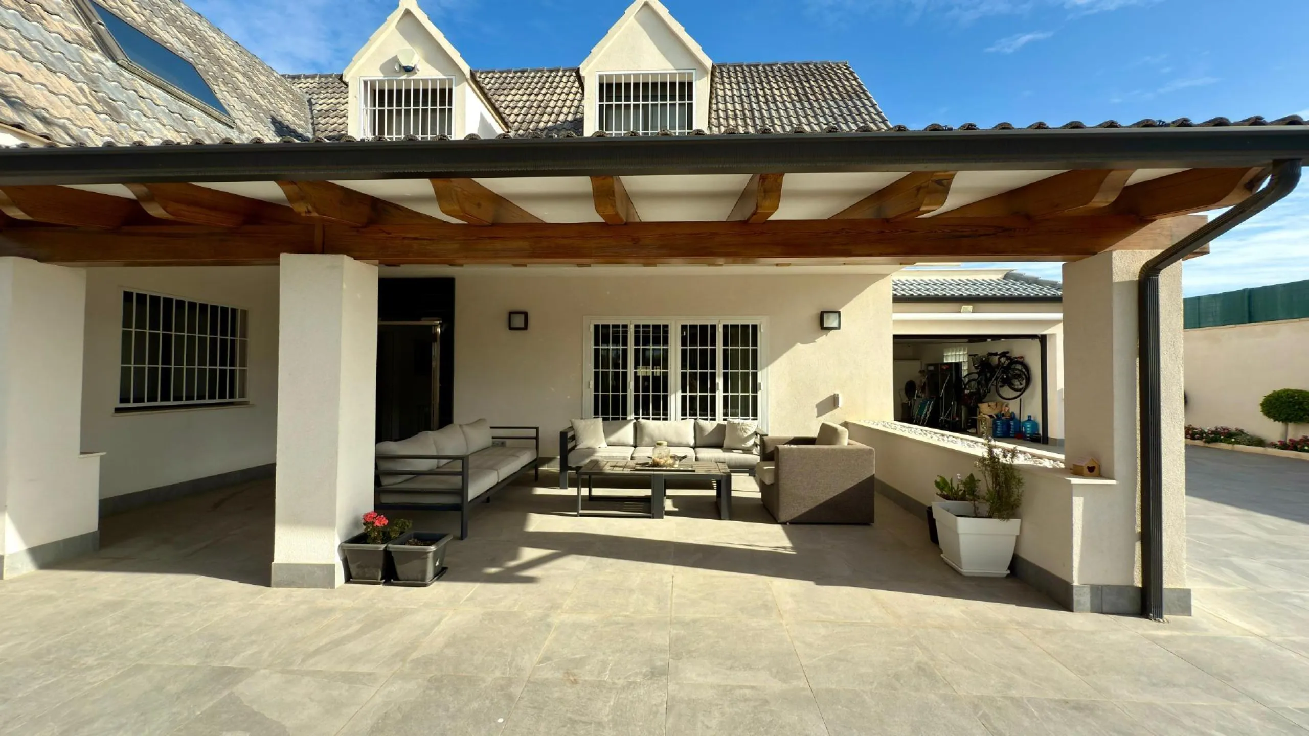Chalet independiente con piscina privada y gran parcela