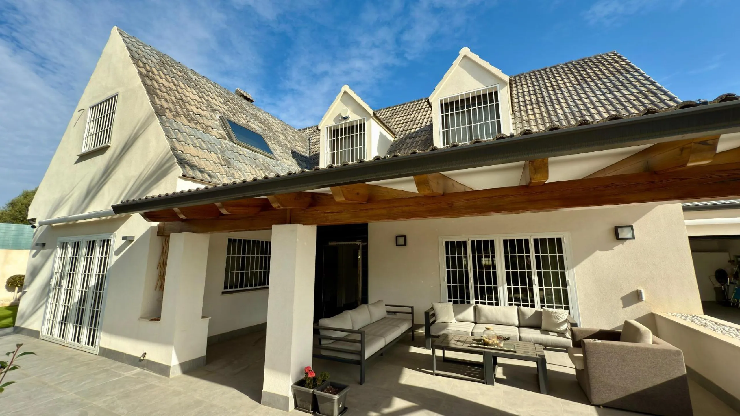 Chalet independiente con piscina privada y gran parcela