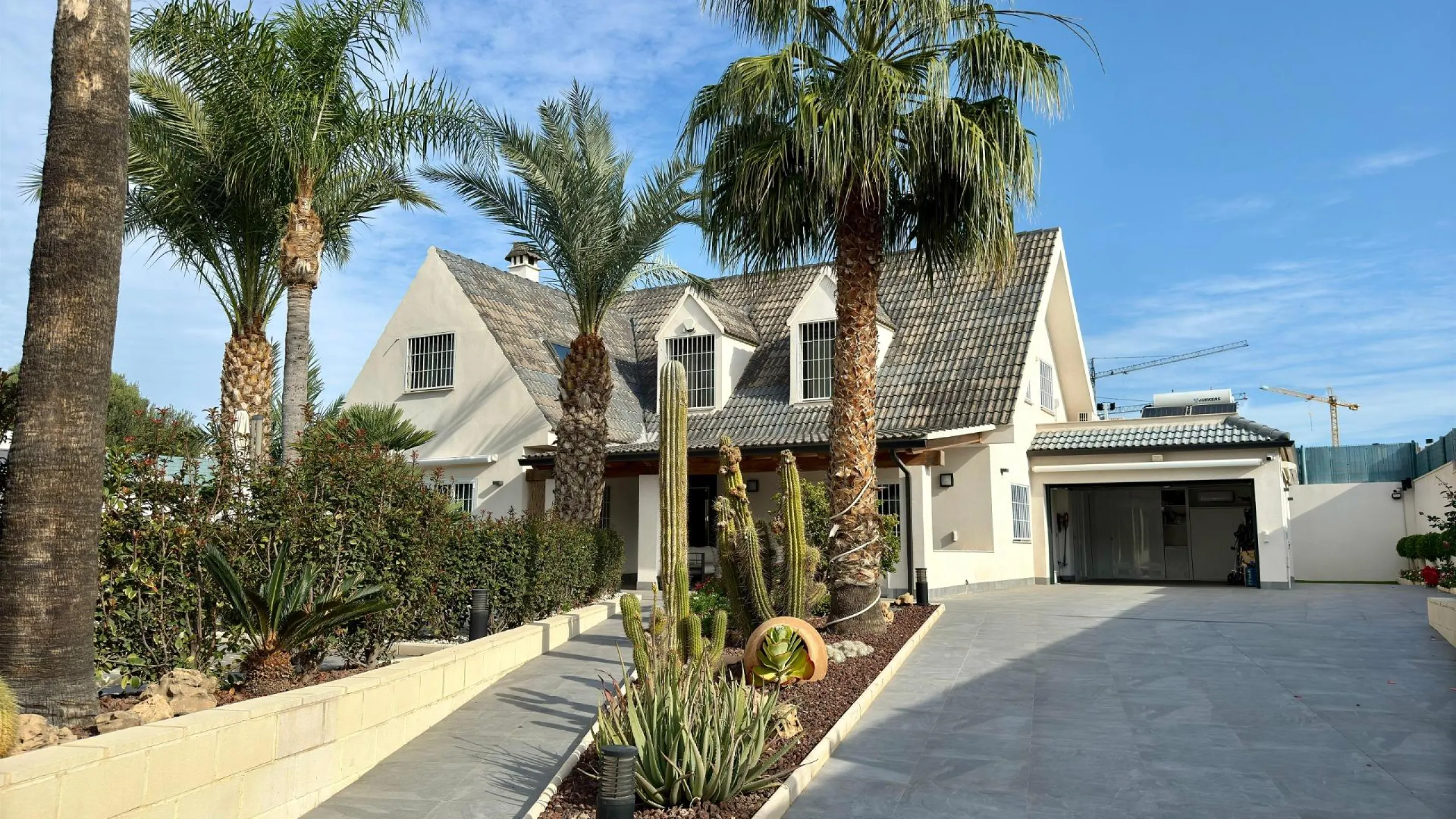 Chalet independiente con piscina privada y gran parcela