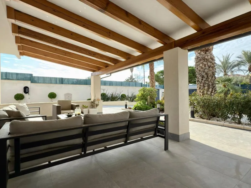 Chalet independiente con piscina privada y gran parcela