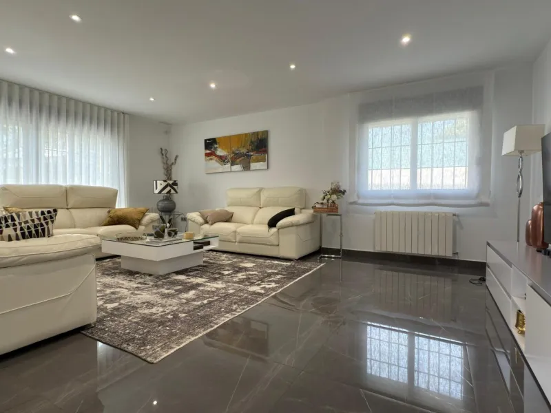 Chalet independiente con piscina privada y gran parcela