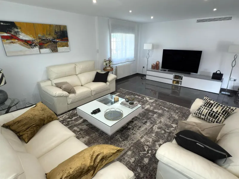 Chalet independiente con piscina privada y gran parcela
