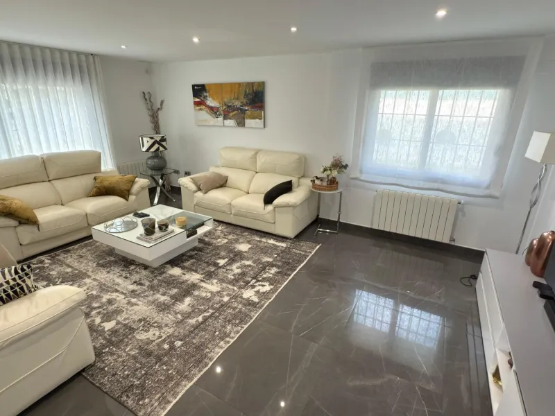 Chalet independiente con piscina privada y gran parcela