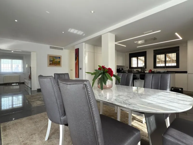 Chalet independiente con piscina privada y gran parcela