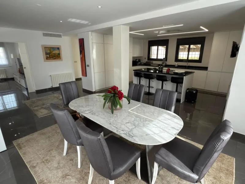 Chalet independiente con piscina privada y gran parcela
