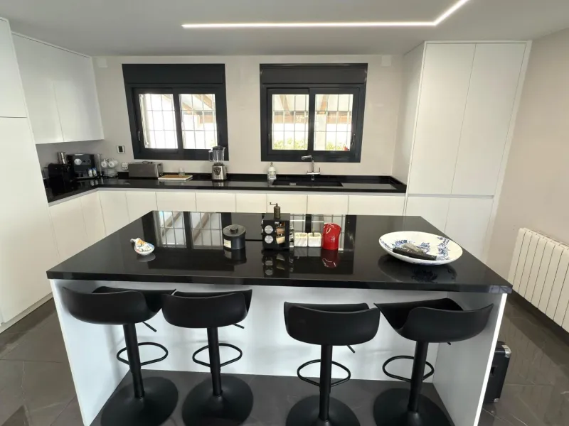 Chalet independiente con piscina privada y gran parcela