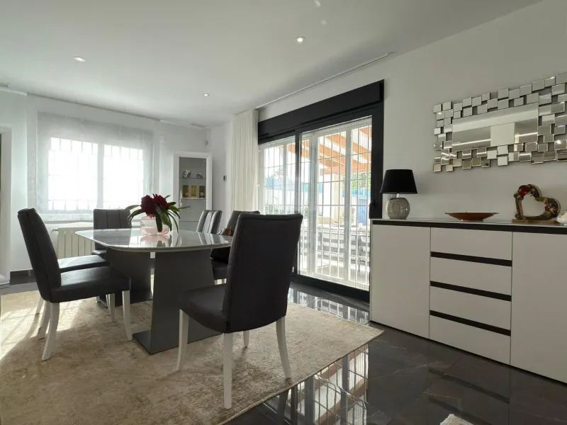 Chalet independiente con piscina privada y gran parcela