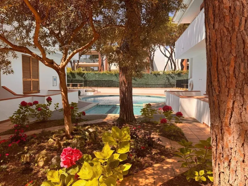 Ground Floor Apartment with Private Garden and Pool, 20 m from the Beach in Platja d’Aro, Costa Brava