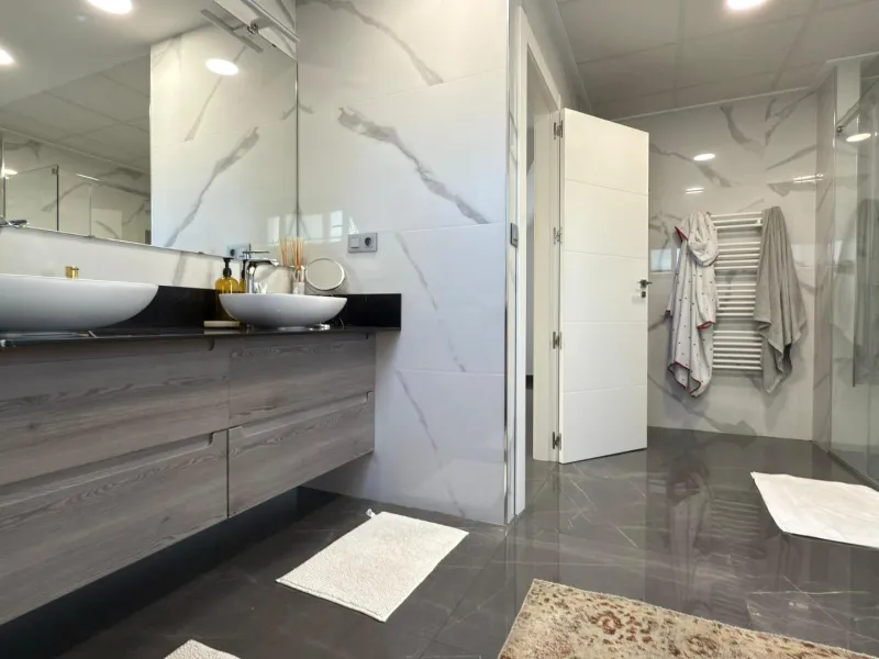 Chalet independiente con piscina privada y gran parcela