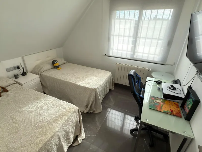 Chalet independiente con piscina privada y gran parcela