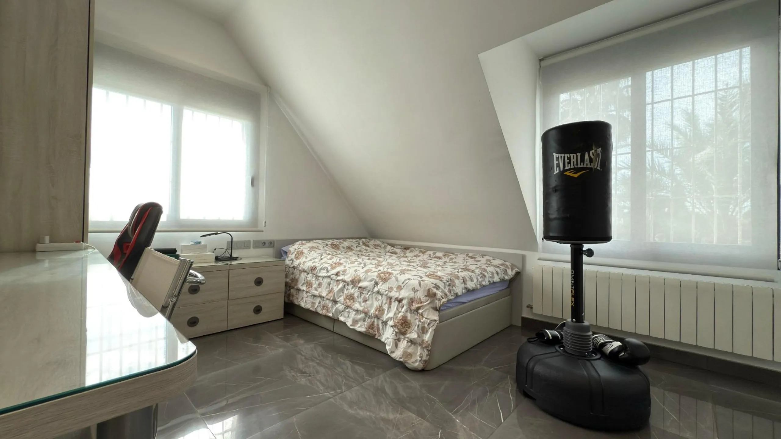 Chalet independiente con piscina privada y gran parcela