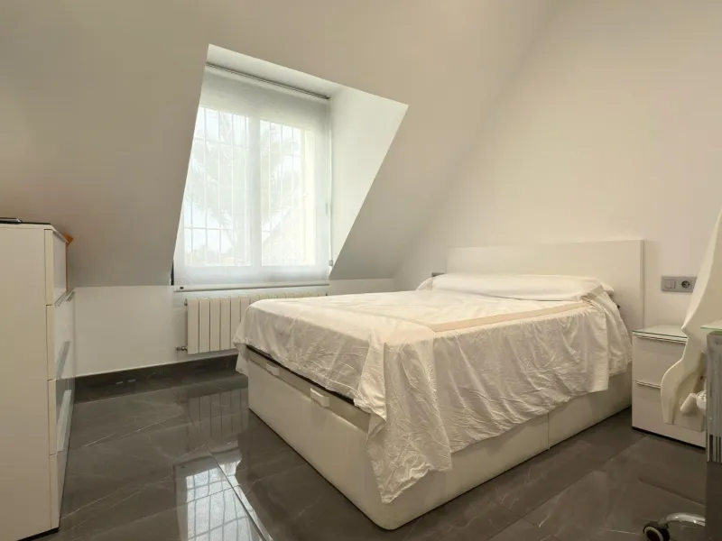 Chalet independiente con piscina privada y gran parcela