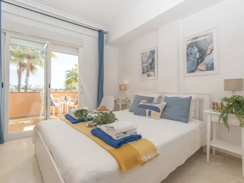 Entdecken Sie diese beeindruckende Maisonettewohnung zum Verkauf in der begehrten Gegend von Mijas Costa – eine Immobilie, die Komfort, Großzügigkeit und eine privilegierte Lage unweit des Meeres vereint
