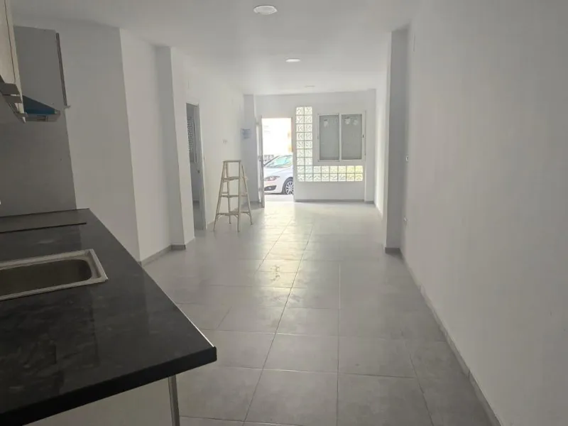 PLANTA BAJA 1 HABITACION Y 1 BAÑO