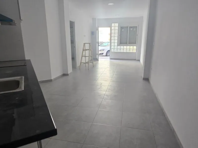 PLANTA BAJA 1 HABITACION Y 1 BAÑO