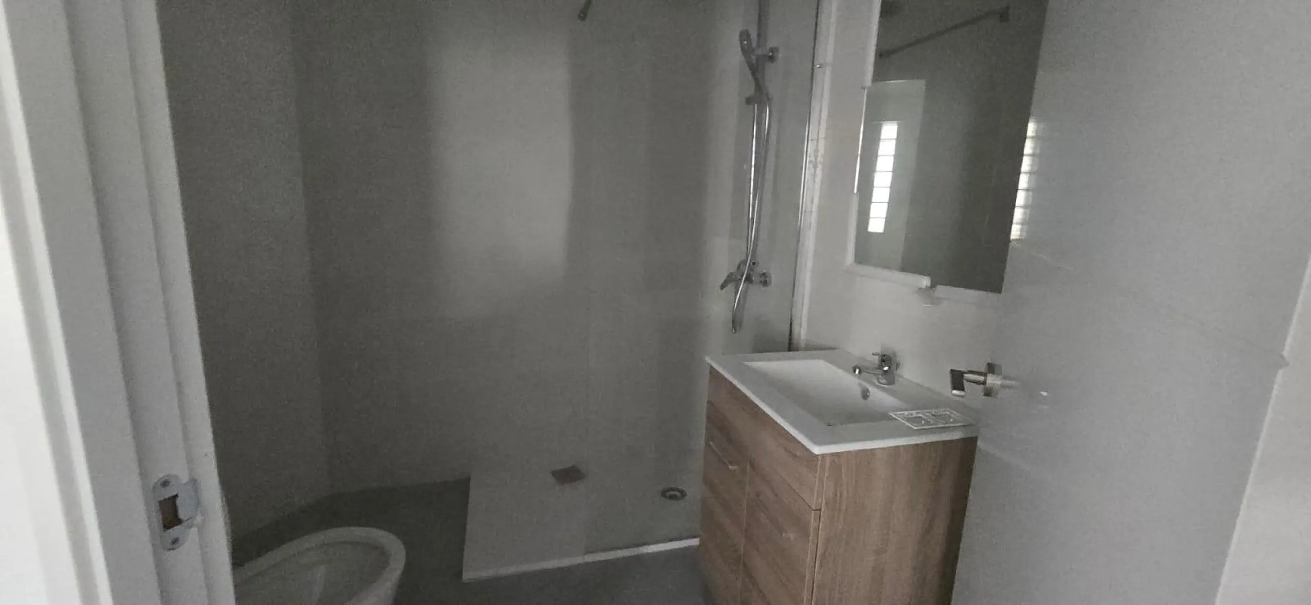 PLANTA BAJA 1 HABITACION Y 1 BAÑO