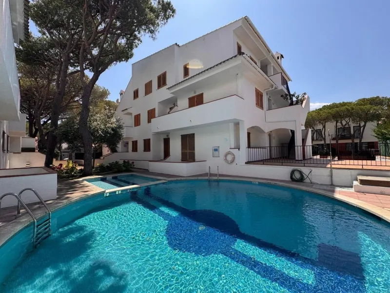 Ground Floor Apartment with Private Garden and Pool, 20 m from the Beach in Platja d’Aro, Costa Brava