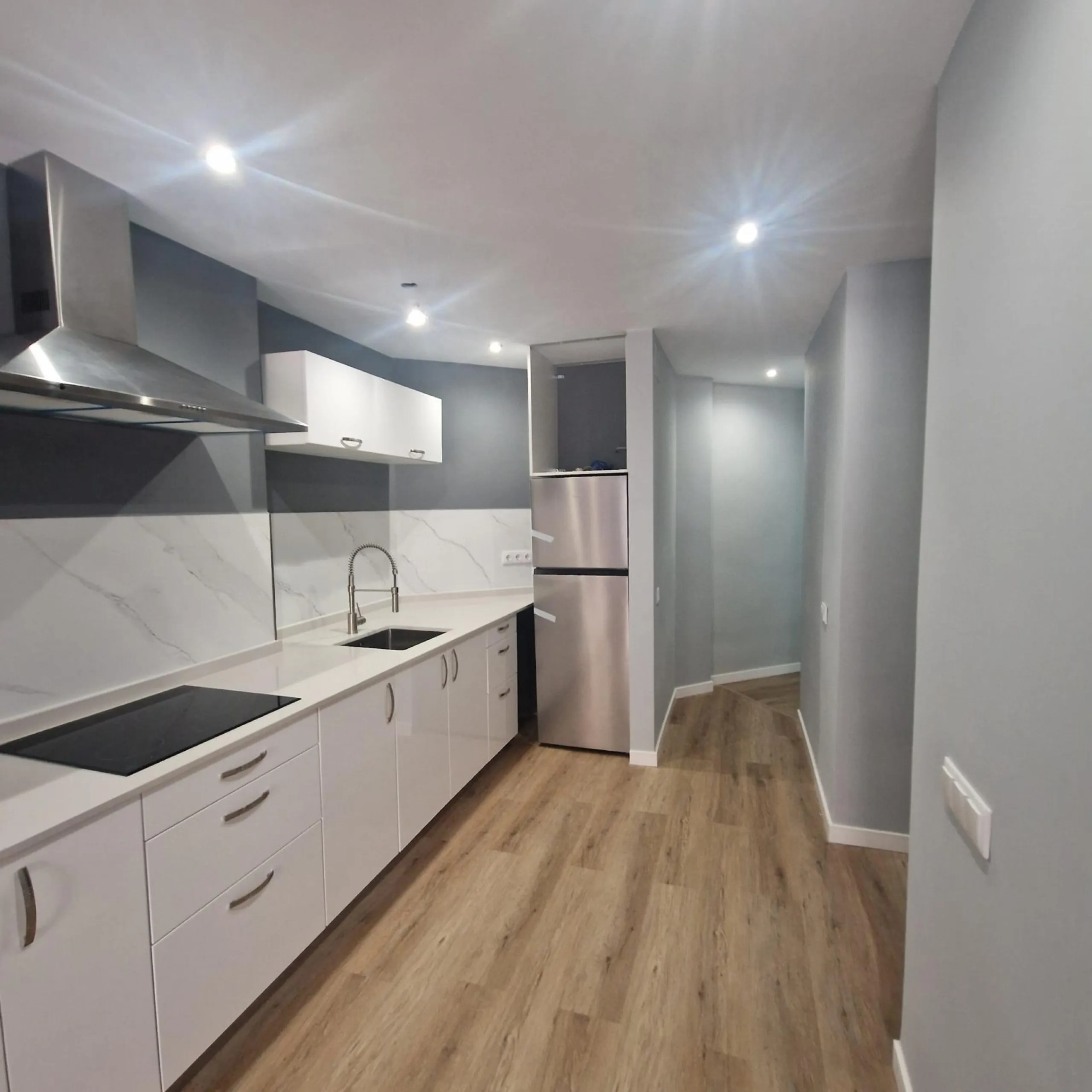 GRAN APARTAMENTO COMPLETAMENTE REFORMADO EN TORREVIEJA, 2 HAB, 2 BAÑOS