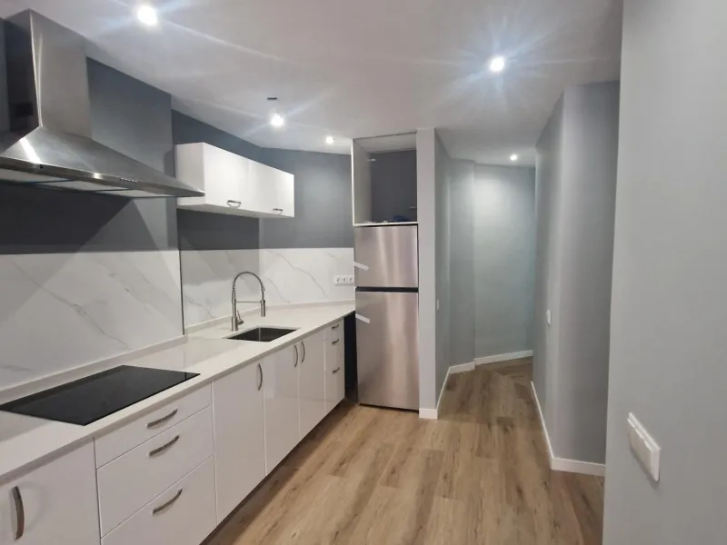 GRAN APARTAMENTO COMPLETAMENTE REFORMADO EN TORREVIEJA, 2 HAB, 2 BAÑOS