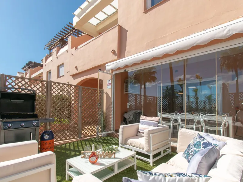 Entdecken Sie diese beeindruckende Maisonettewohnung zum Verkauf in der begehrten Gegend von Mijas Costa – eine Immobilie, die Komfort, Großzügigkeit und eine privilegierte Lage unweit des Meeres vereint