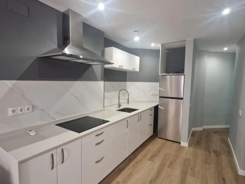 GRAN APARTAMENTO COMPLETAMENTE REFORMADO EN TORREVIEJA, 2 HAB, 2 BAÑOS