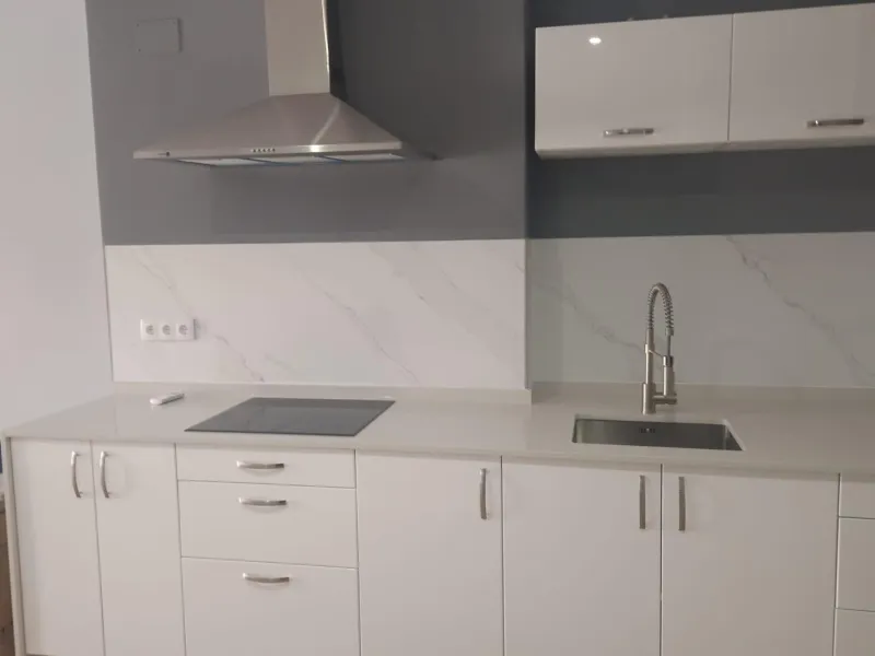 GRAN APARTAMENTO COMPLETAMENTE REFORMADO EN TORREVIEJA, 2 HAB, 2 BAÑOS