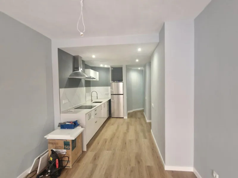GRAN APARTAMENTO COMPLETAMENTE REFORMADO EN TORREVIEJA, 2 HAB, 2 BAÑOS