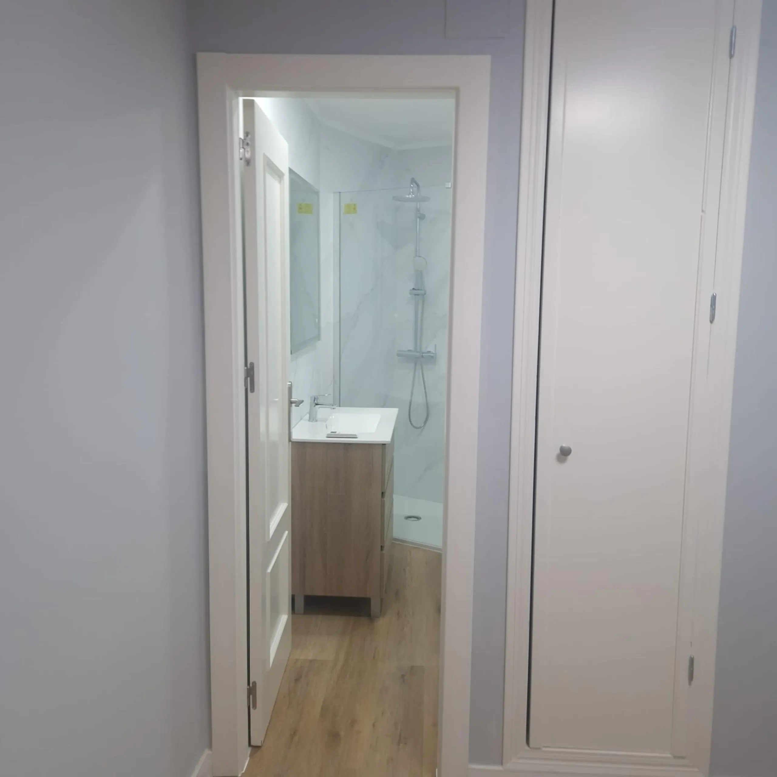 GRAN APARTAMENTO COMPLETAMENTE REFORMADO EN TORREVIEJA, 2 HAB, 2 BAÑOS