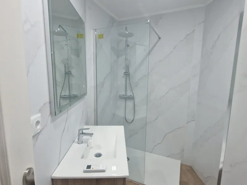 GRAN APARTAMENTO COMPLETAMENTE REFORMADO EN TORREVIEJA, 2 HAB, 2 BAÑOS