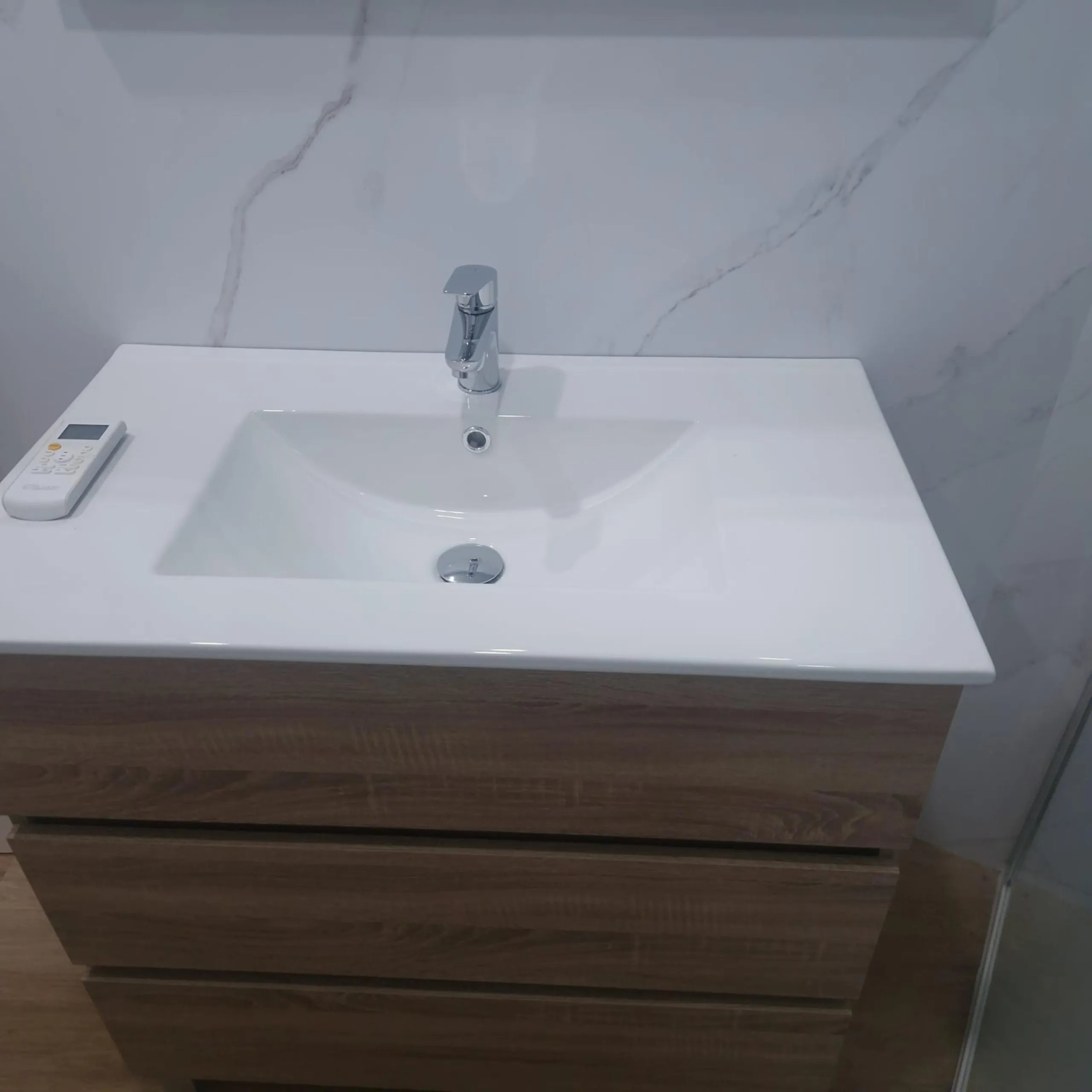 GRAN APARTAMENTO COMPLETAMENTE REFORMADO EN TORREVIEJA, 2 HAB, 2 BAÑOS