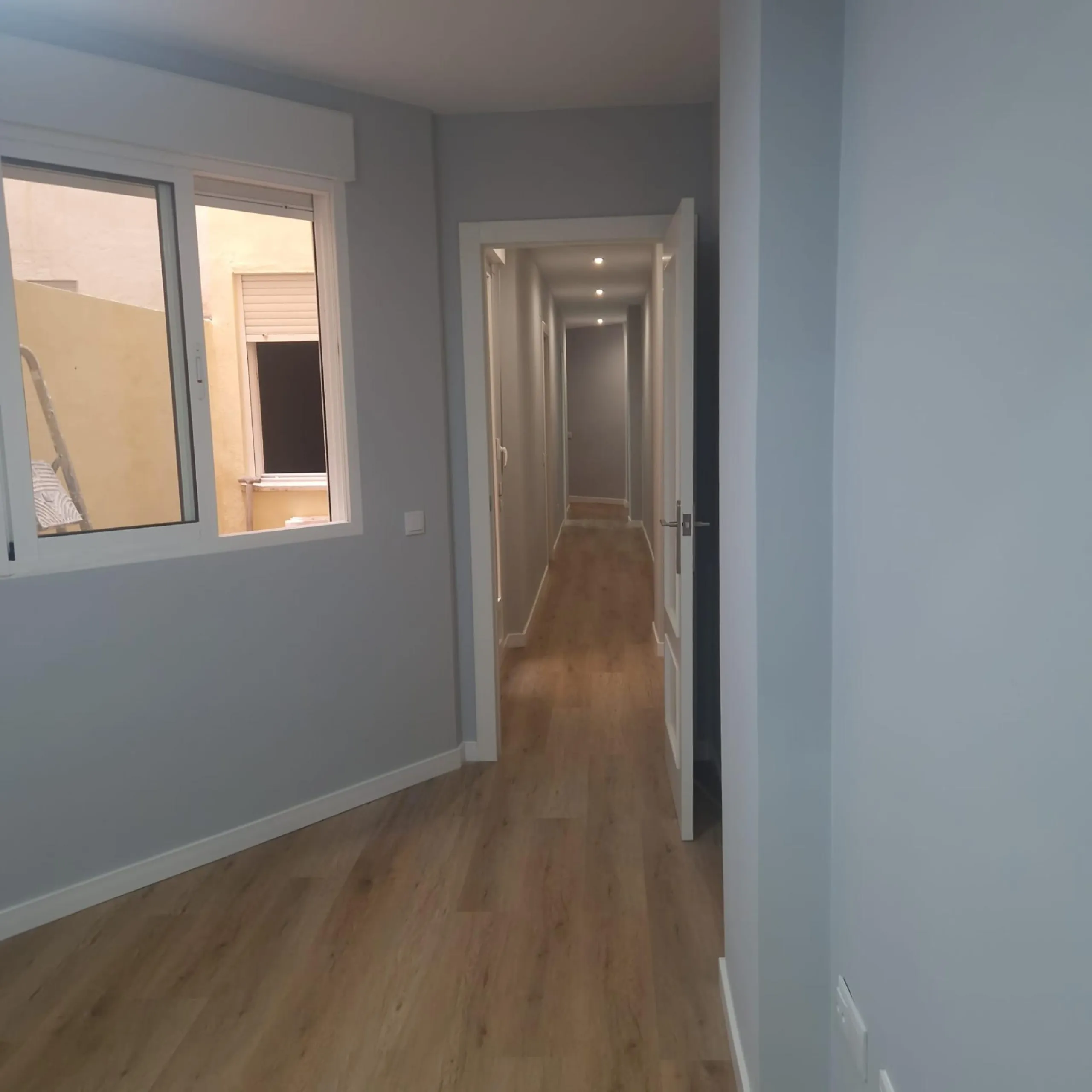 GRAN APARTAMENTO COMPLETAMENTE REFORMADO EN TORREVIEJA, 2 HAB, 2 BAÑOS