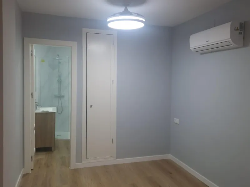 GRAN APARTAMENTO COMPLETAMENTE REFORMADO EN TORREVIEJA, 2 HAB, 2 BAÑOS
