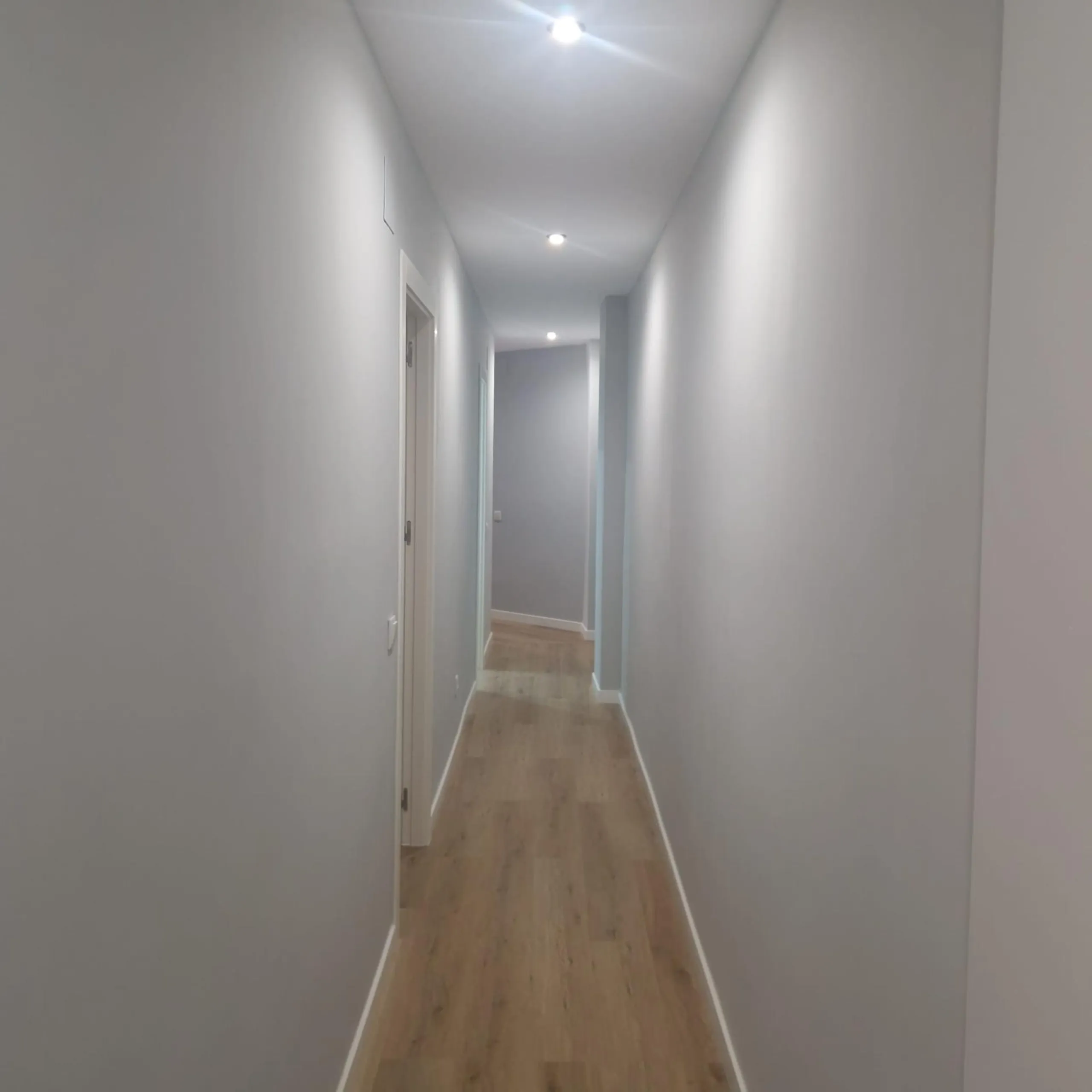 GRAN APARTAMENTO COMPLETAMENTE REFORMADO EN TORREVIEJA, 2 HAB, 2 BAÑOS