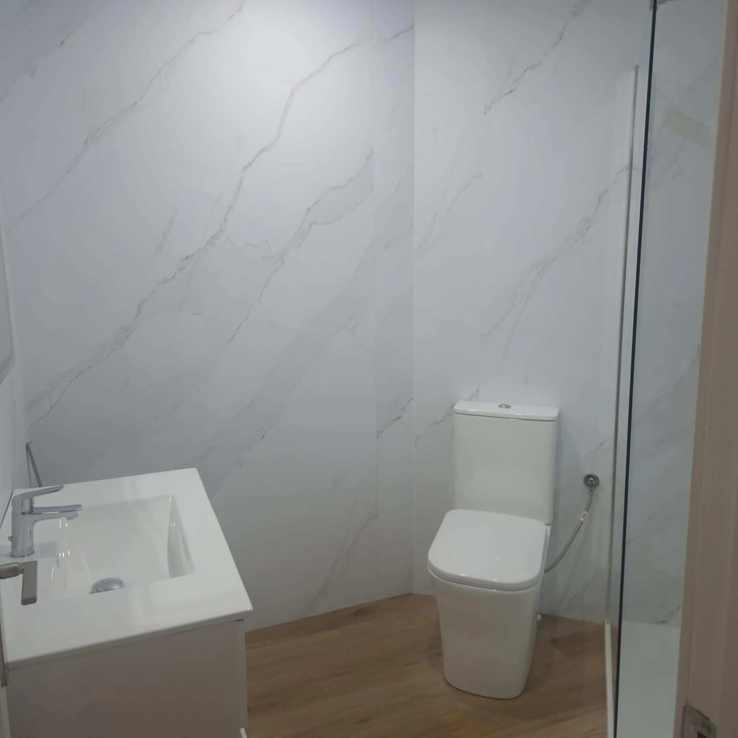 GRAN APARTAMENTO COMPLETAMENTE REFORMADO EN TORREVIEJA, 2 HAB, 2 BAÑOS