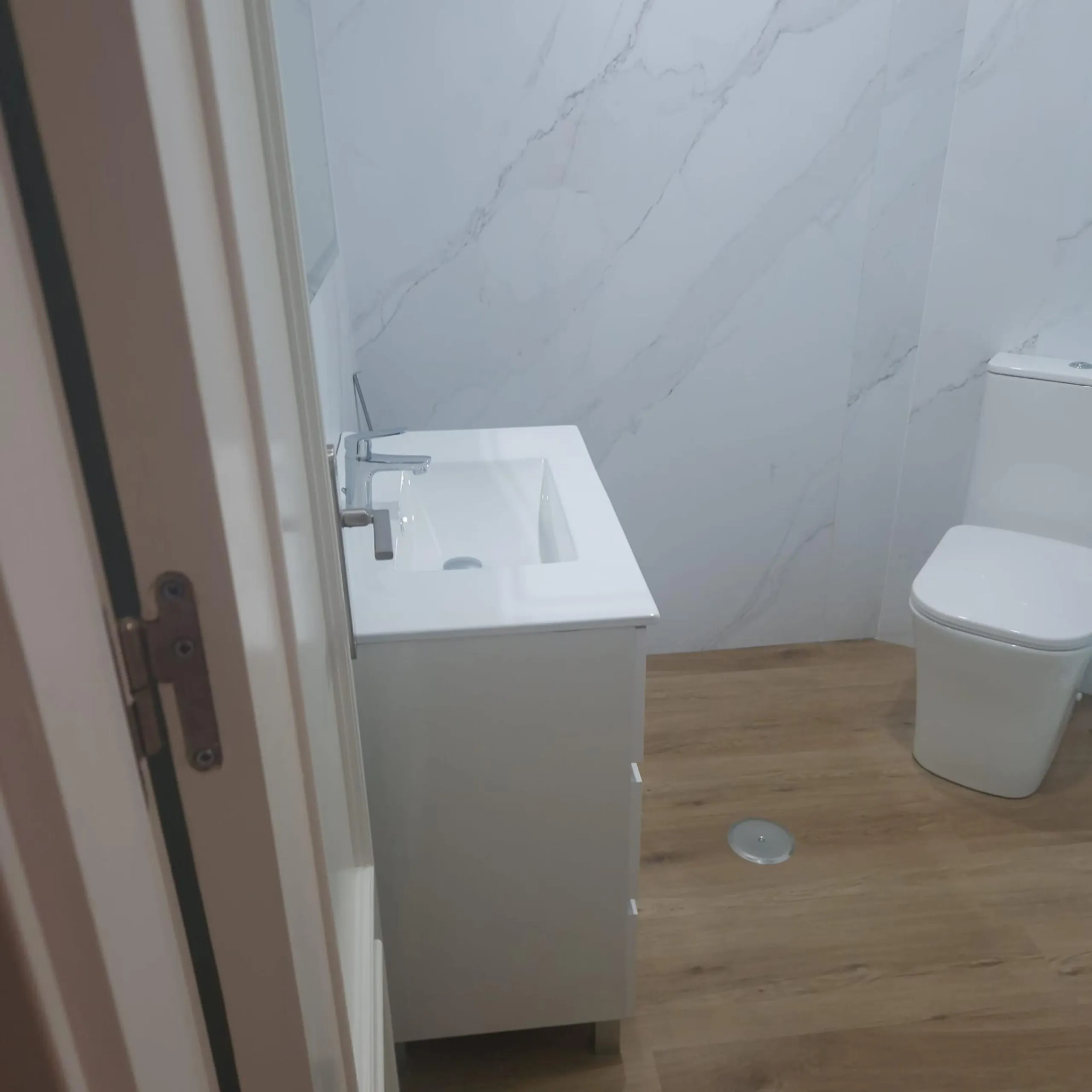GRAN APARTAMENTO COMPLETAMENTE REFORMADO EN TORREVIEJA, 2 HAB, 2 BAÑOS