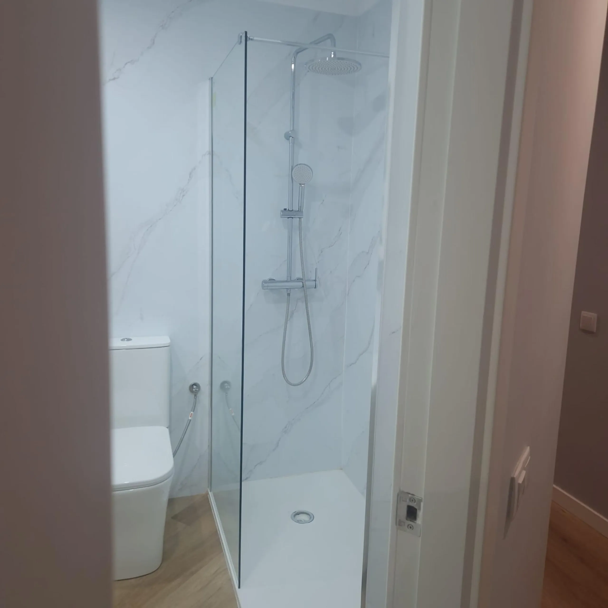 GRAN APARTAMENTO COMPLETAMENTE REFORMADO EN TORREVIEJA, 2 HAB, 2 BAÑOS