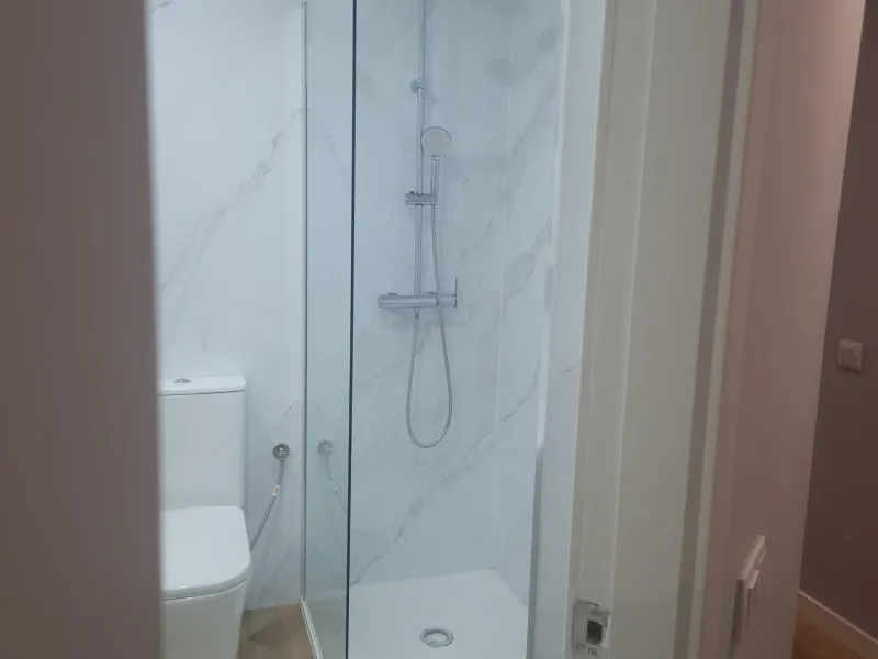 GRAN APARTAMENTO COMPLETAMENTE REFORMADO EN TORREVIEJA, 2 HAB, 2 BAÑOS