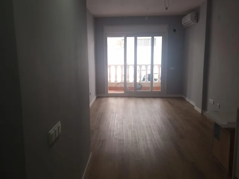 GRAN APARTAMENTO COMPLETAMENTE REFORMADO EN TORREVIEJA, 2 HAB, 2 BAÑOS