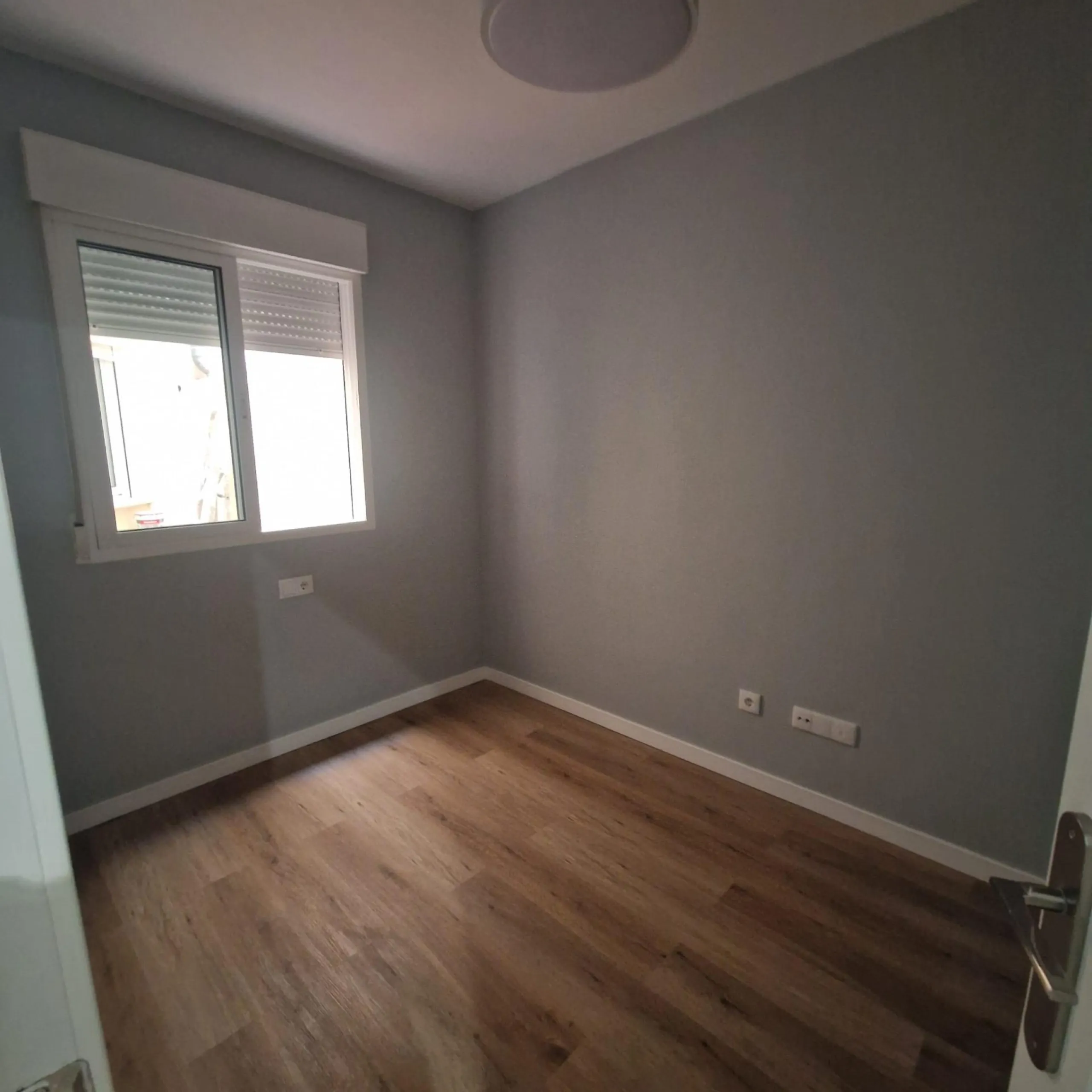 GRAN APARTAMENTO COMPLETAMENTE REFORMADO EN TORREVIEJA, 2 HAB, 2 BAÑOS