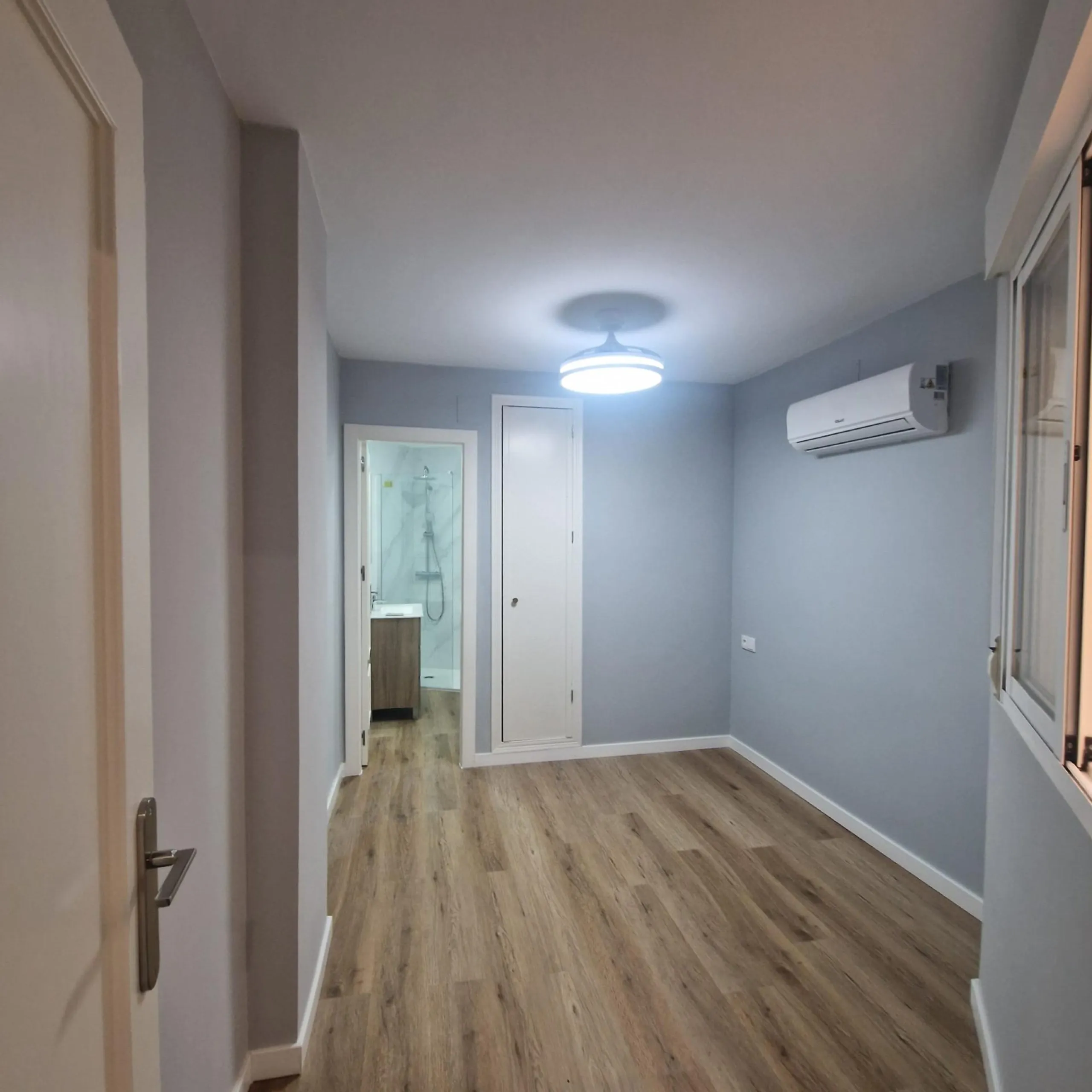 GRAN APARTAMENTO COMPLETAMENTE REFORMADO EN TORREVIEJA, 2 HAB, 2 BAÑOS
