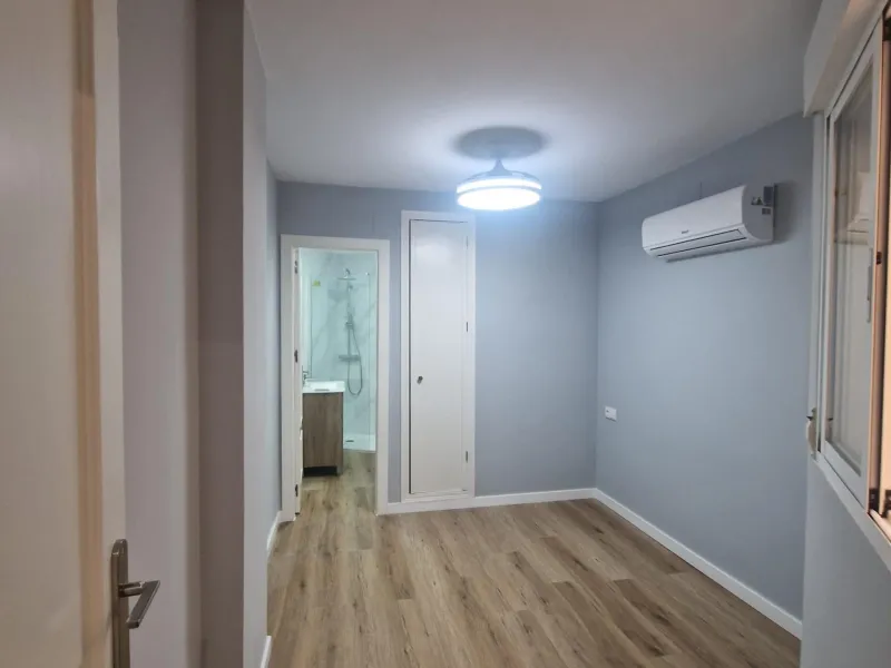 GRAN APARTAMENTO COMPLETAMENTE REFORMADO EN TORREVIEJA, 2 HAB, 2 BAÑOS