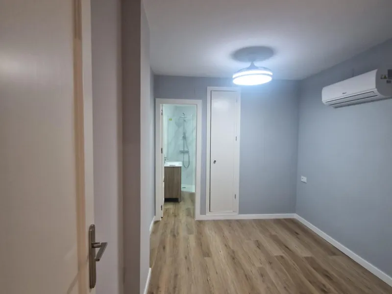 GRAN APARTAMENTO COMPLETAMENTE REFORMADO EN TORREVIEJA, 2 HAB, 2 BAÑOS