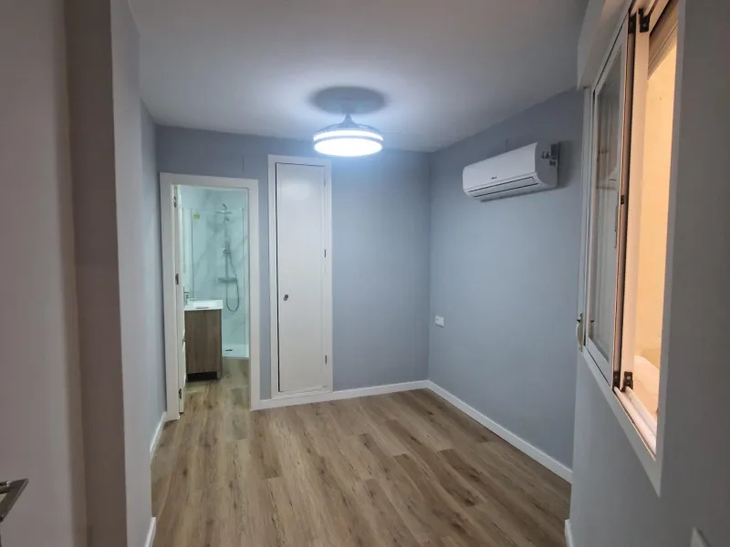 GRAN APARTAMENTO COMPLETAMENTE REFORMADO EN TORREVIEJA, 2 HAB, 2 BAÑOS