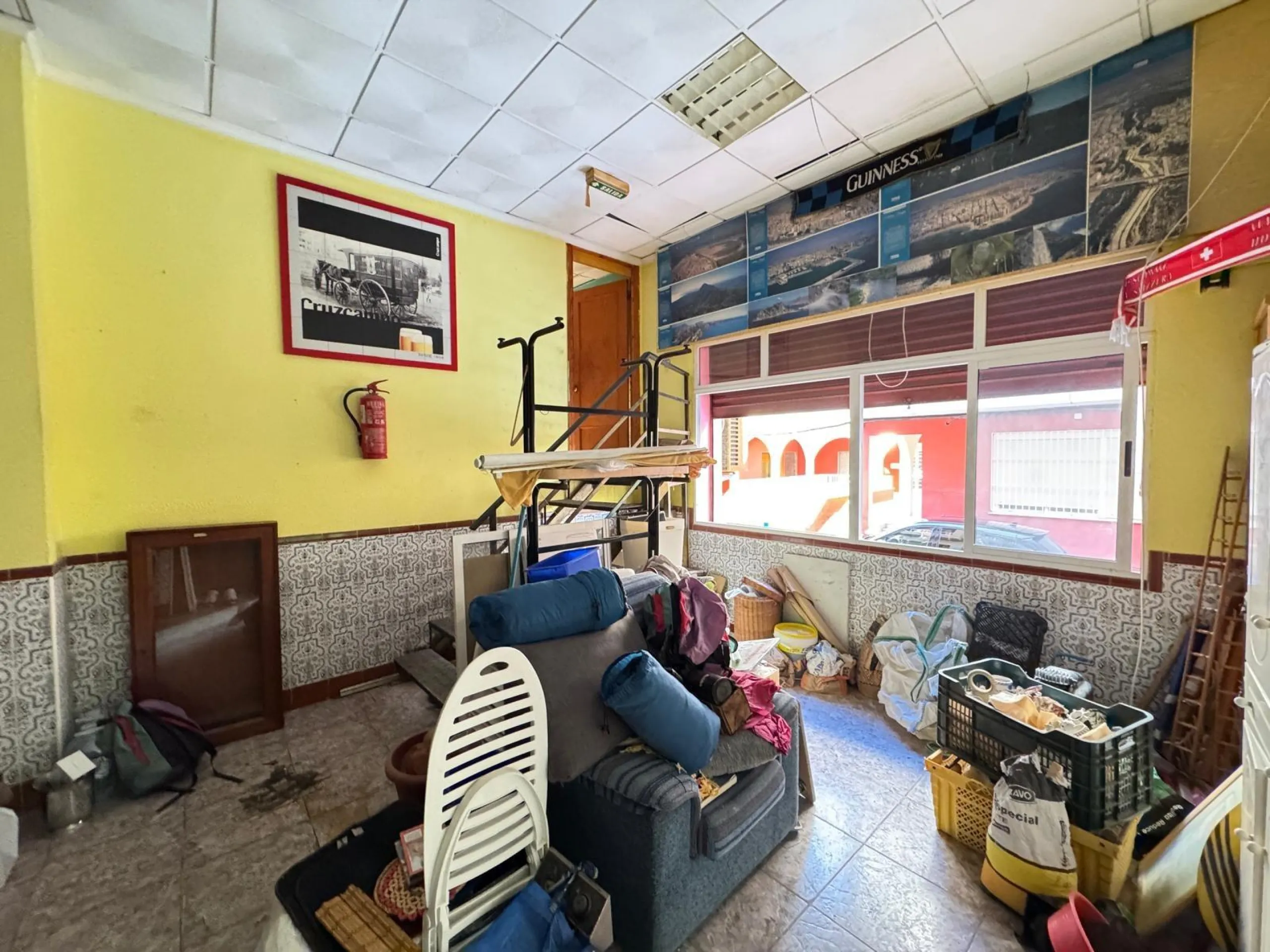 SE VENDE LOCAL CON LICENCIA DE HOSTELERIA CON 150 M2 Y A SOLO 100 METROS DE LA PLAYA DEL CURA