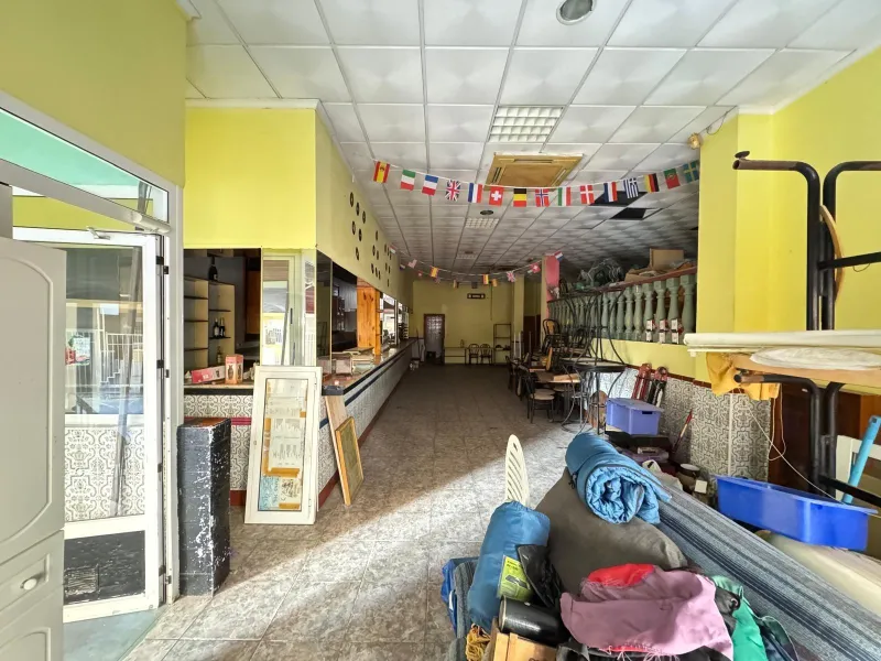 SE VENDE LOCAL CON LICENCIA DE HOSTELERIA CON 150 M2 Y A SOLO 100 METROS DE LA PLAYA DEL CURA
