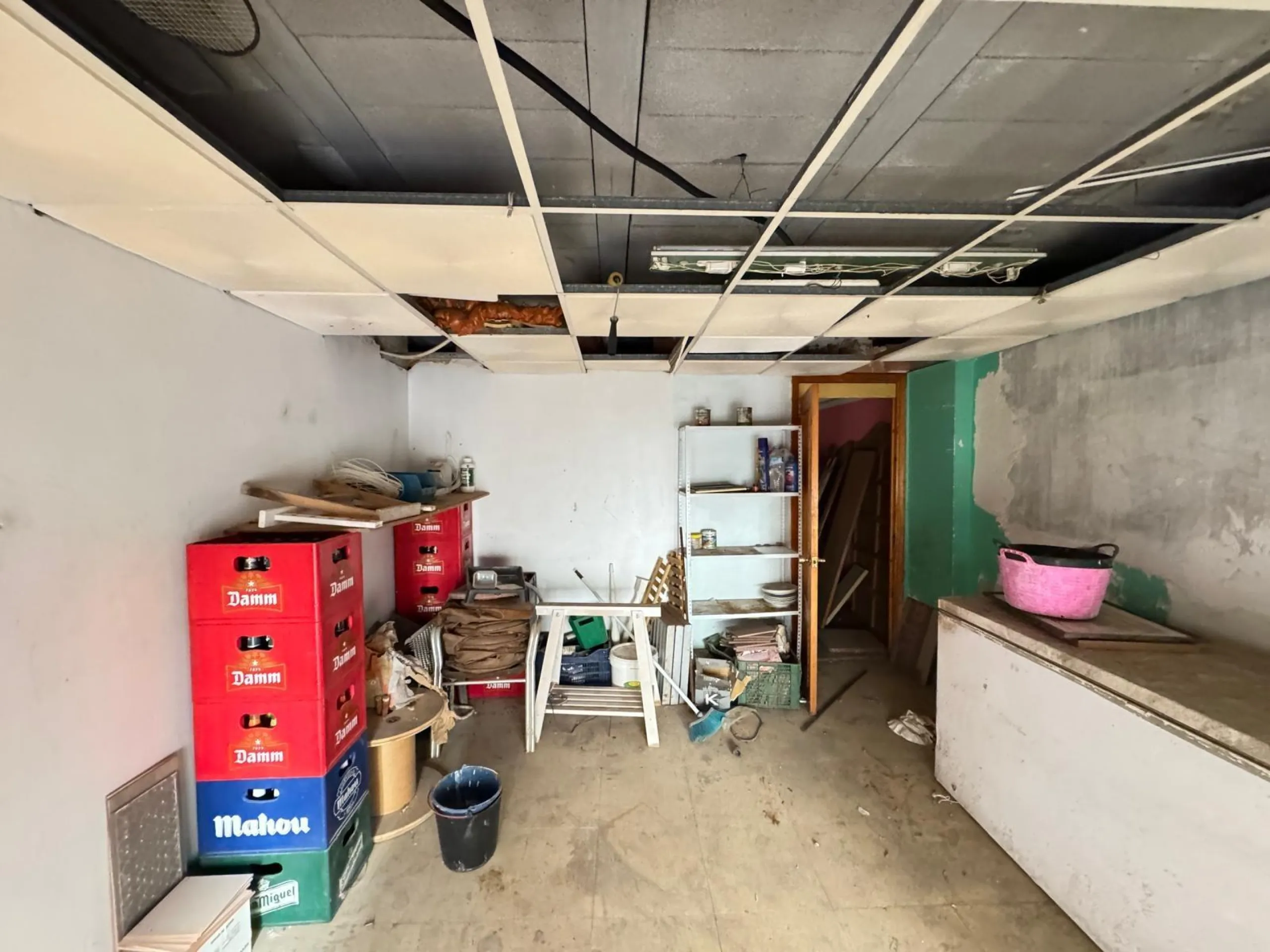 SE VENDE LOCAL CON LICENCIA DE HOSTELERIA CON 150 M2 Y A SOLO 100 METROS DE LA PLAYA DEL CURA