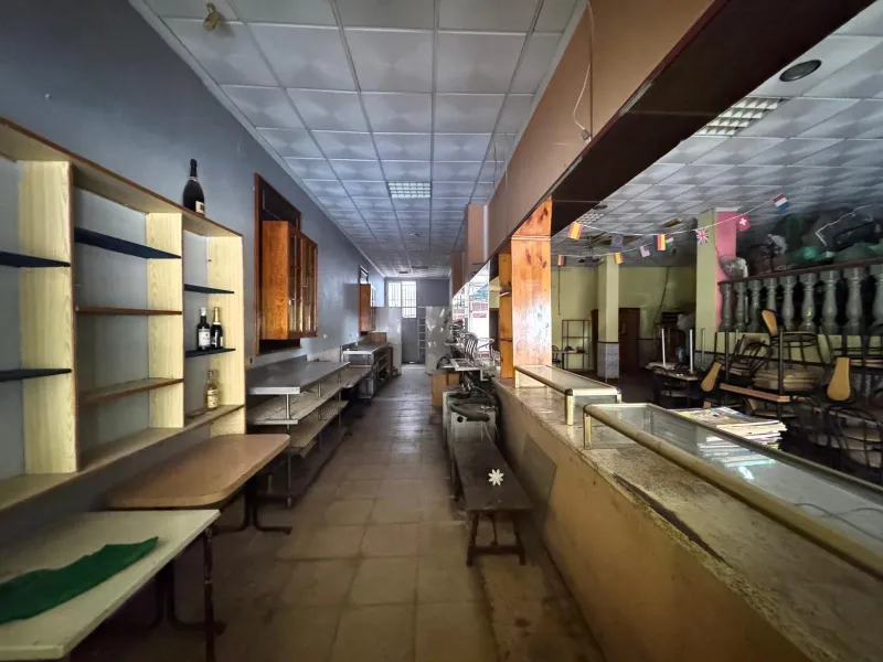 SE VENDE LOCAL CON LICENCIA DE HOSTELERIA CON 150 M2 Y A SOLO 100 METROS DE LA PLAYA DEL CURA