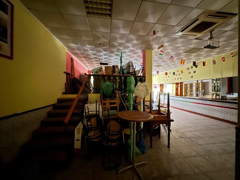 SE VENDE LOCAL CON LICENCIA DE HOSTELERIA CON 150 M2 Y A SOLO 100 METROS DE LA PLAYA DEL CURA